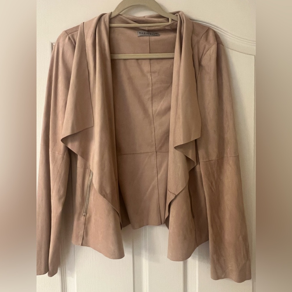 NWOT Bagatelle suede like jacket. Size L.